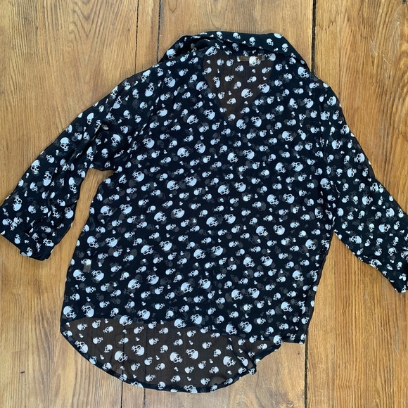Skull print 3/4 sleeve top - Picture 3 of 3